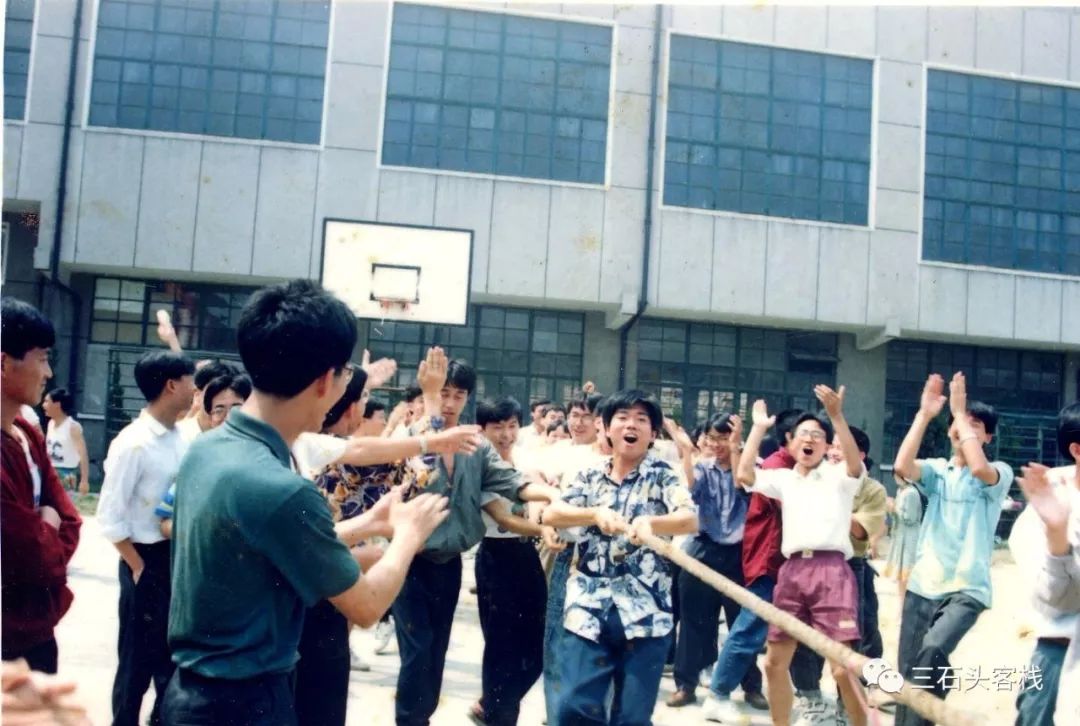 华政,往事并不如烟