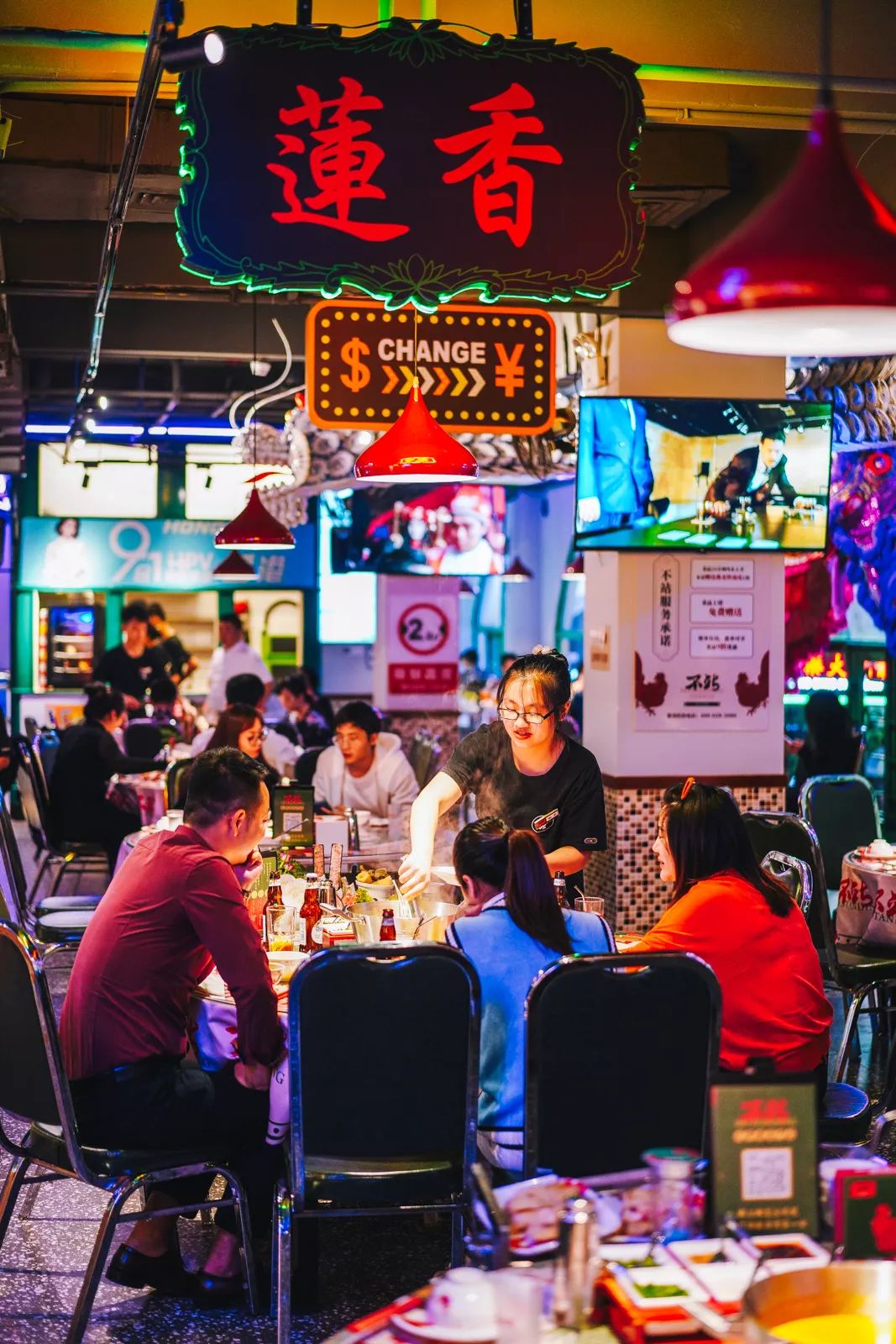 剪影时光，有人真的把老香港的模样嫁接到成都