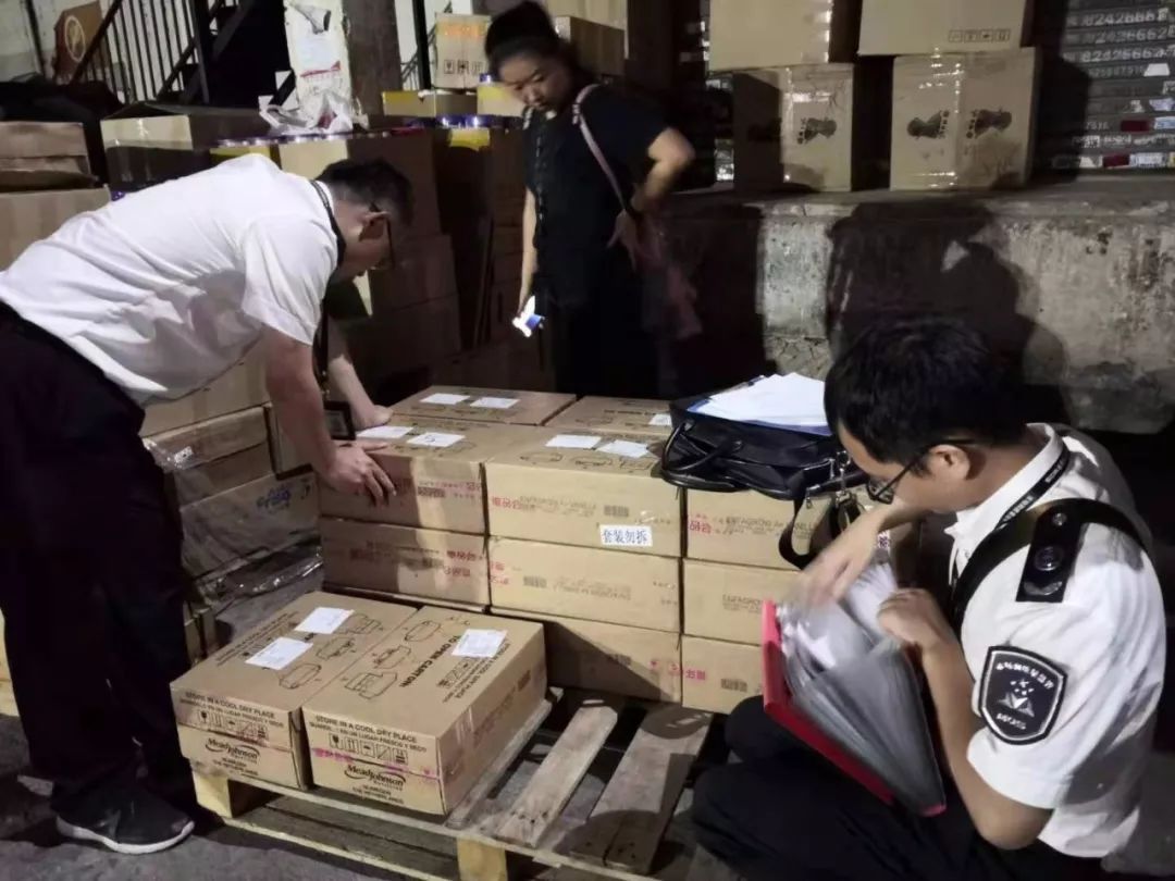 大量代购奶粉被查官方回应,代购假奶粉最新事件