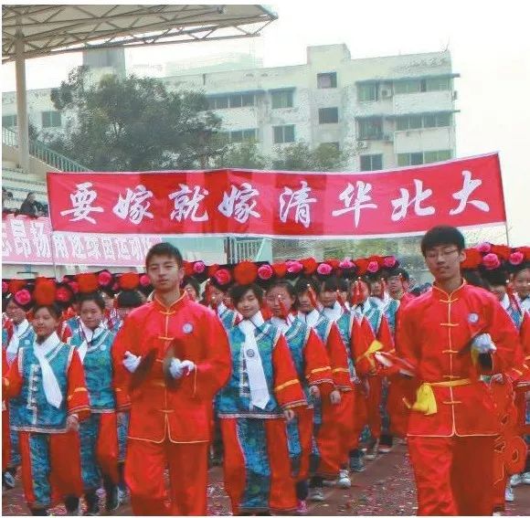 “学习使我妈快乐”,运动会标语还能再皮点?|沸话
