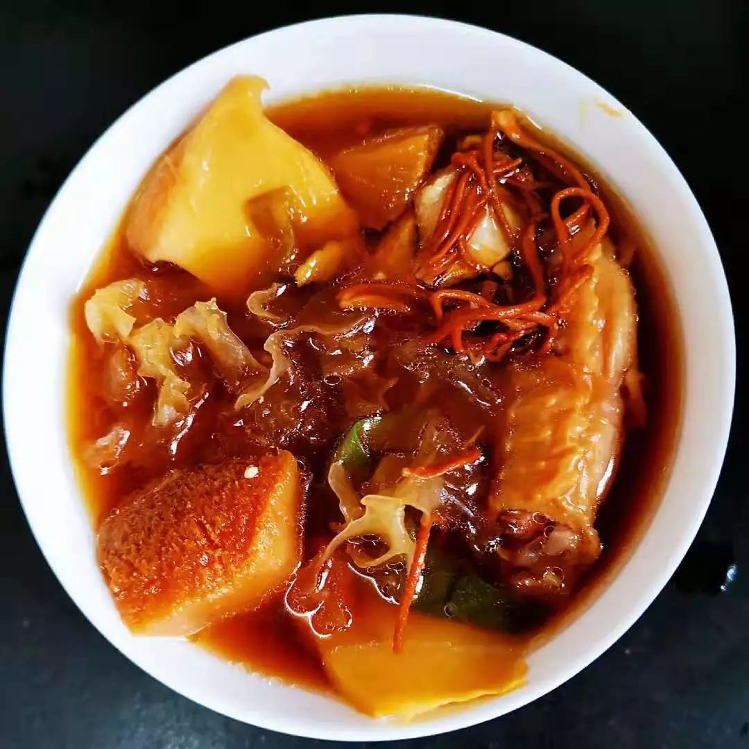 「食疗药膳」银猴双花响螺鸡胶汤，能健脾益气、养胃生津、润肺化痰、滋补肝肾、养血润燥