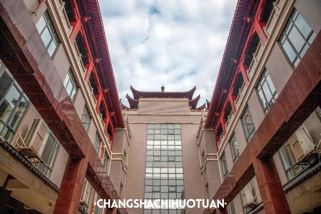 闀挎矙姘戞斂瀛︽牎瀹樼綉,闀挎矙姘戞斂瀛﹂櫌鐢熸椿