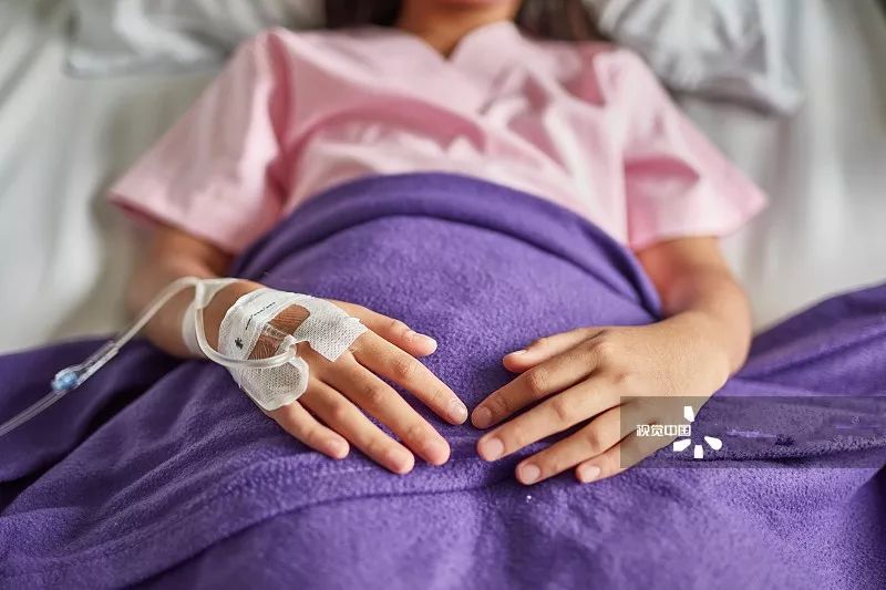 女孩肚子疼医生检查发现罕见怪病,42岁女子腹痛取出肿瘤