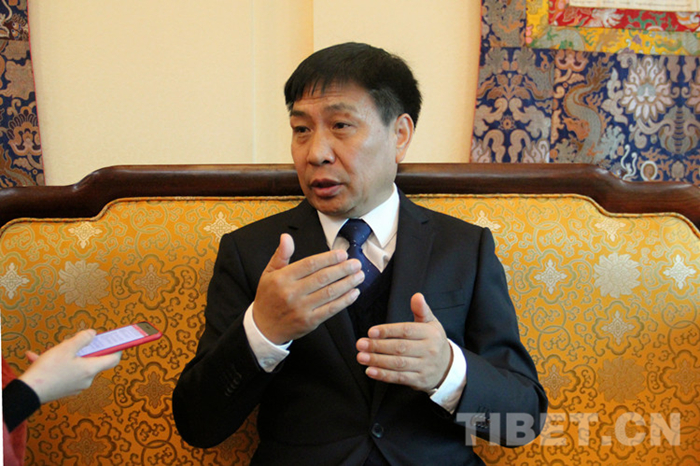 老一辈藏医如何薪火相传?这个持续10年的研修班给出了答案