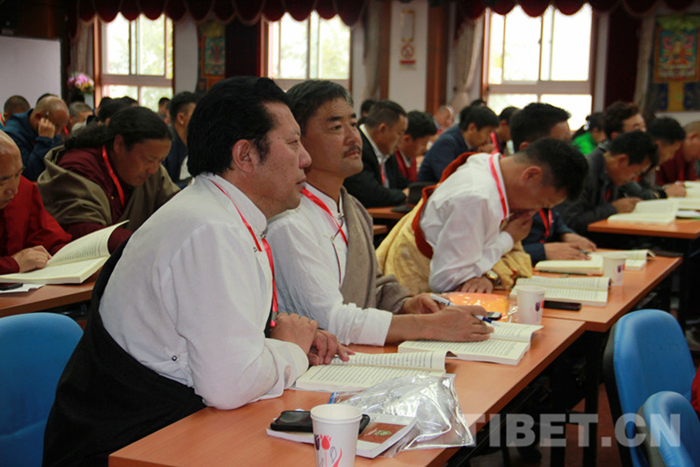 老一辈藏医如何薪火相传?这个持续10年的研修班给出了答案