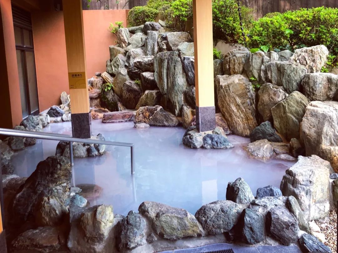 泡全球仅一家的珍珠温泉,上小众景美的雪场滑雪,99%游客都不知道的日本玩法