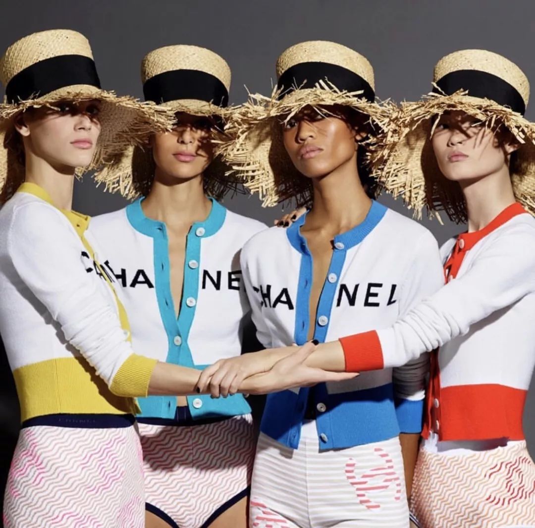 fashion风格穿搭,今年最时髦的4件小香风穿搭