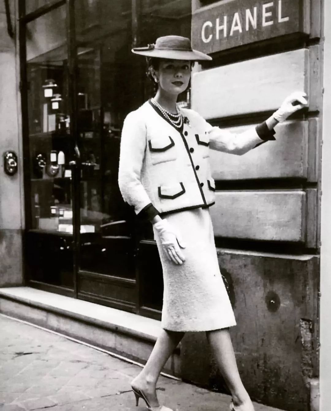 fashion风格穿搭,今年最时髦的4件小香风穿搭