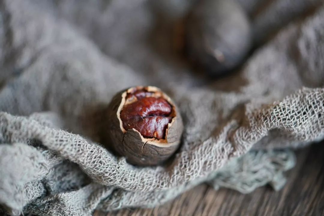 正宗非手剥山核桃,非常好吃又好剥的野生山核桃