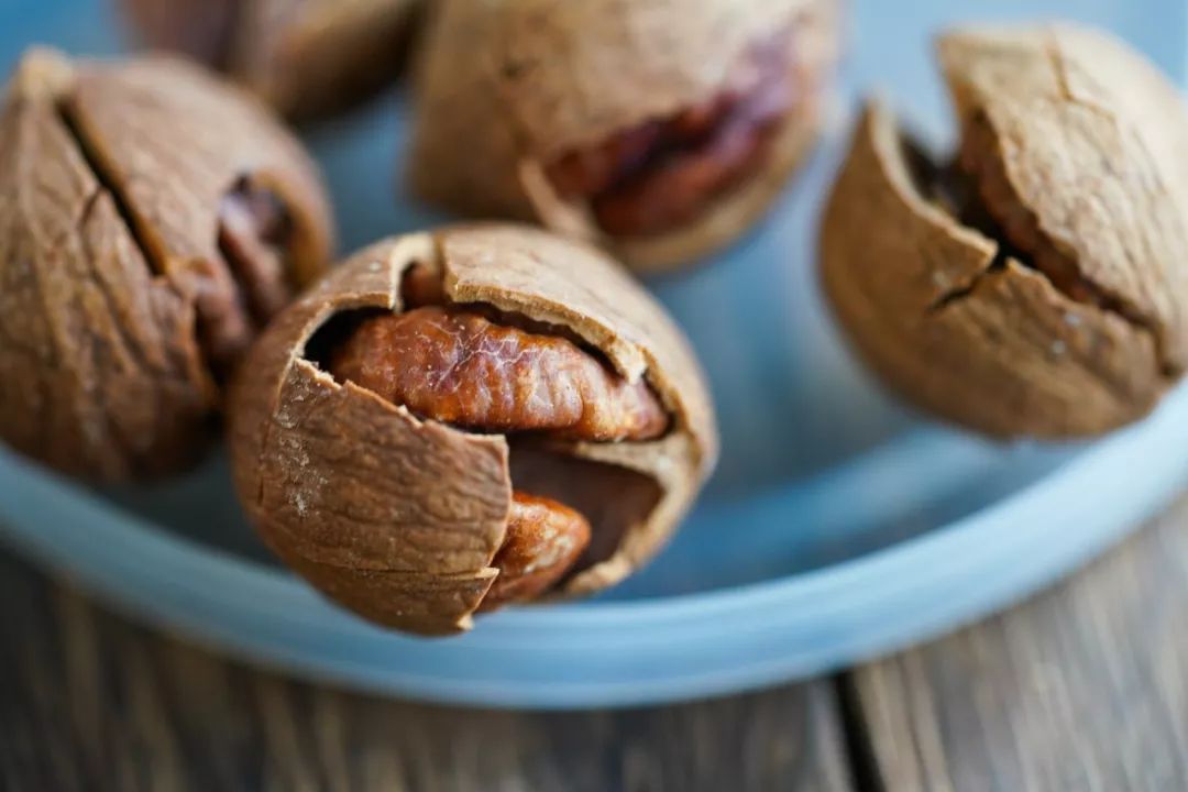 正宗非手剥山核桃,非常好吃又好剥的野生山核桃