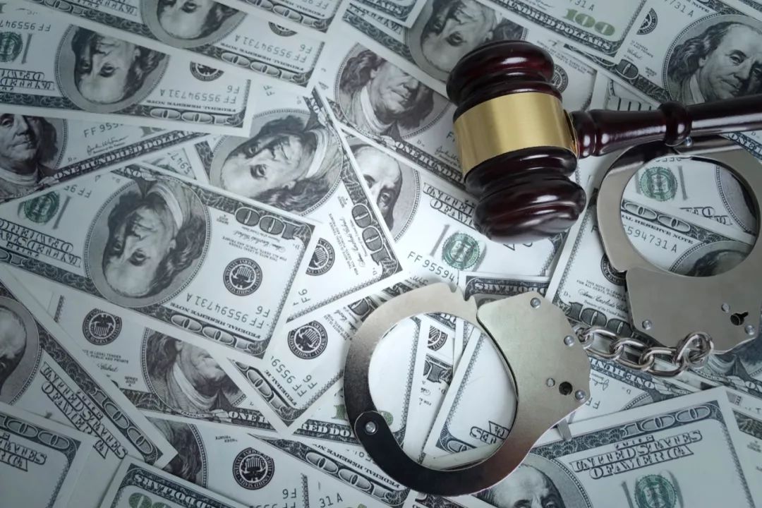 *私走**3.2亿元奢侈品,年轻夫妻开劳斯莱斯住高档小区,如今被抓