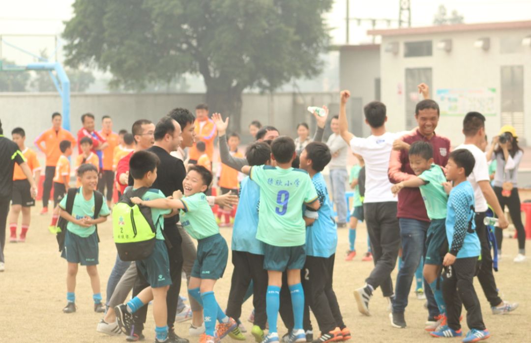 鎭掑ぇ瓒虫牎浼樼瀛︾敓,鎭掑ぇ瓒虫牎琚綍鍙栫殑瀛︾敓