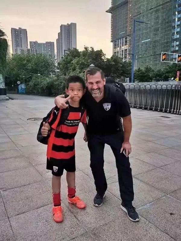 鎭掑ぇ瓒虫牎浼樼瀛︾敓,鎭掑ぇ瓒虫牎琚綍鍙栫殑瀛︾敓