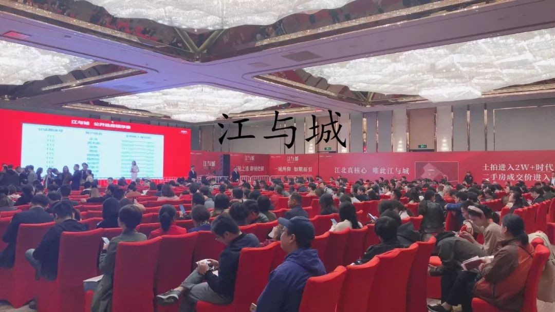 上万人抢房现场,成交猛增的万人抢房