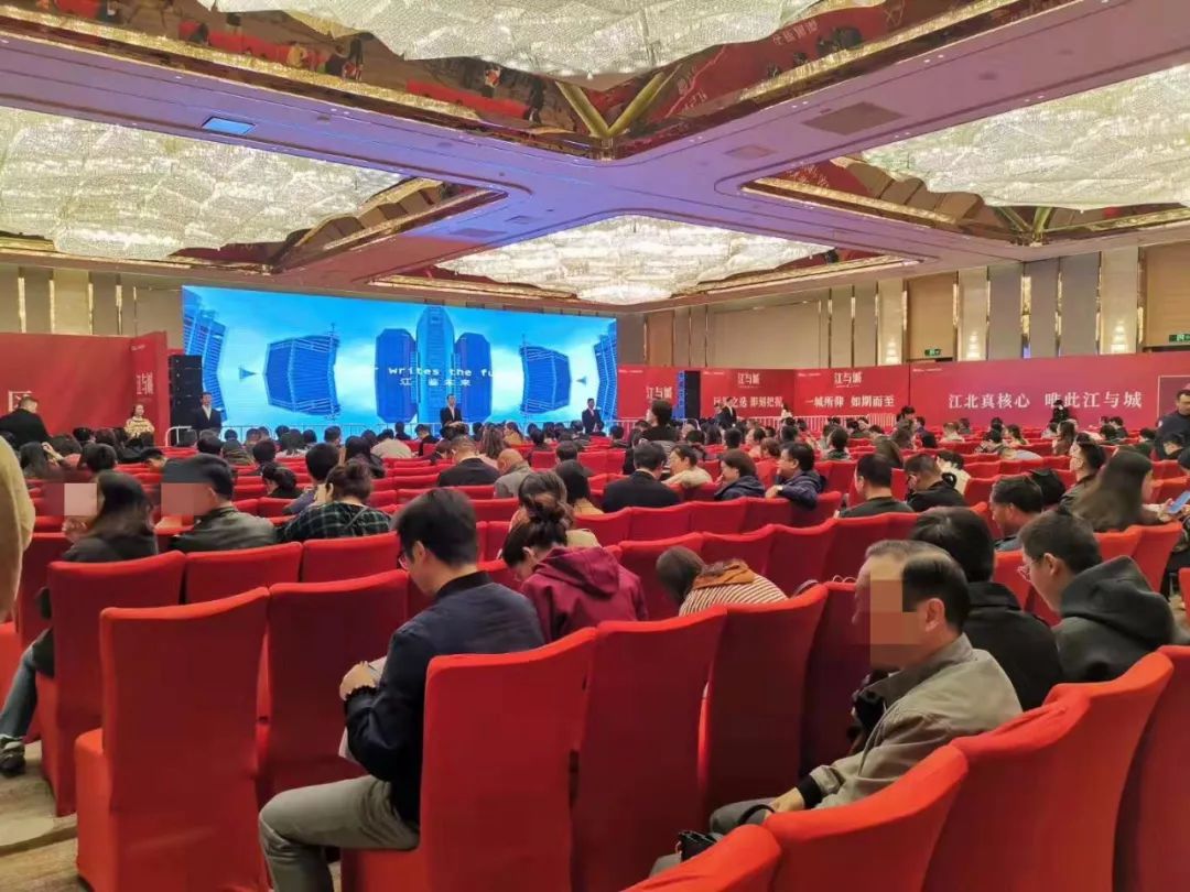 上万人抢房现场,成交猛增的万人抢房