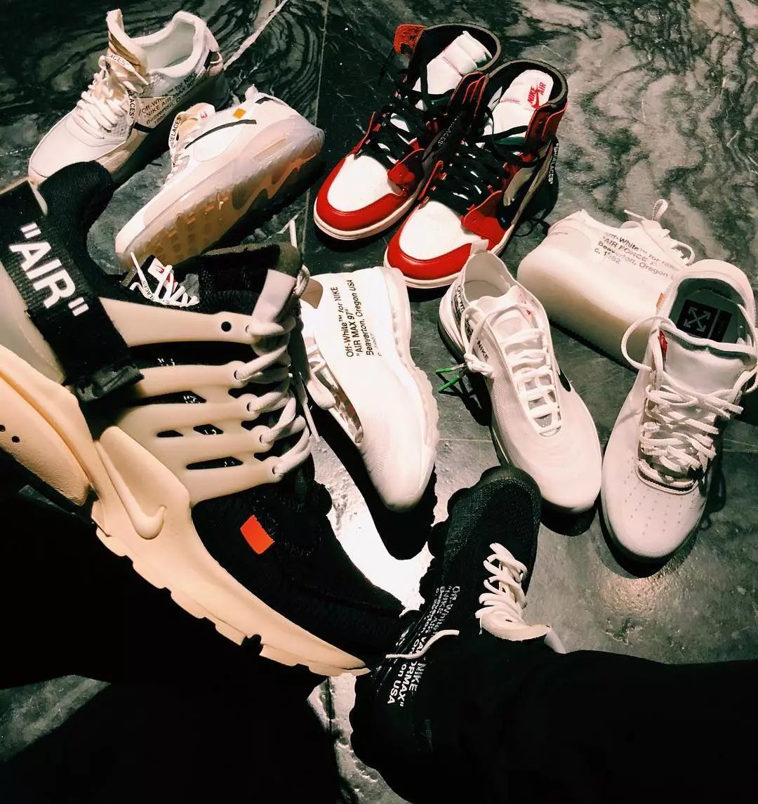 坐拥数千球鞋,满屋潮流玩具!他可能才是国内最潮的明星