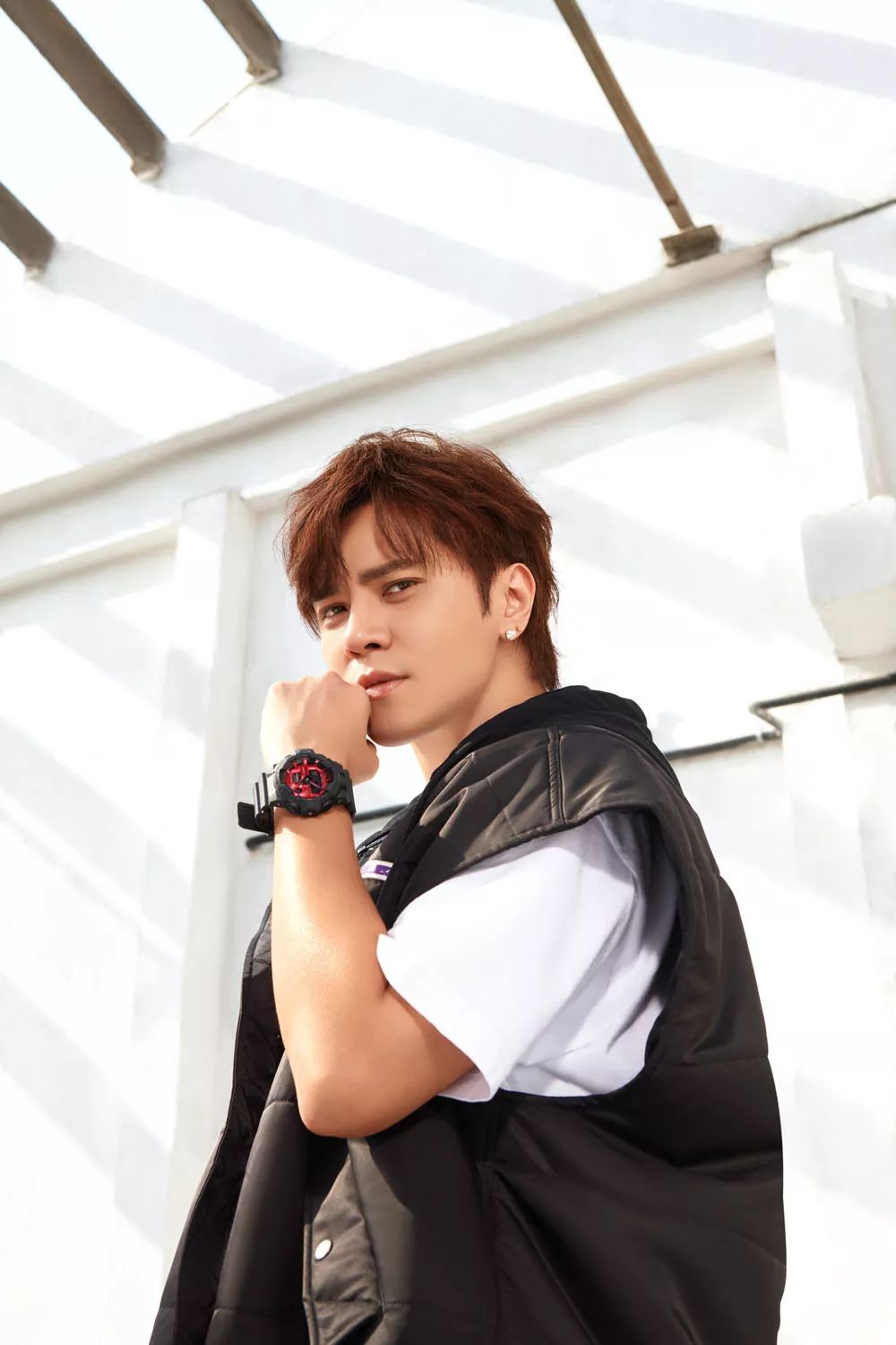 坐拥数千球鞋,满屋潮流玩具!他可能才是国内最潮的明星