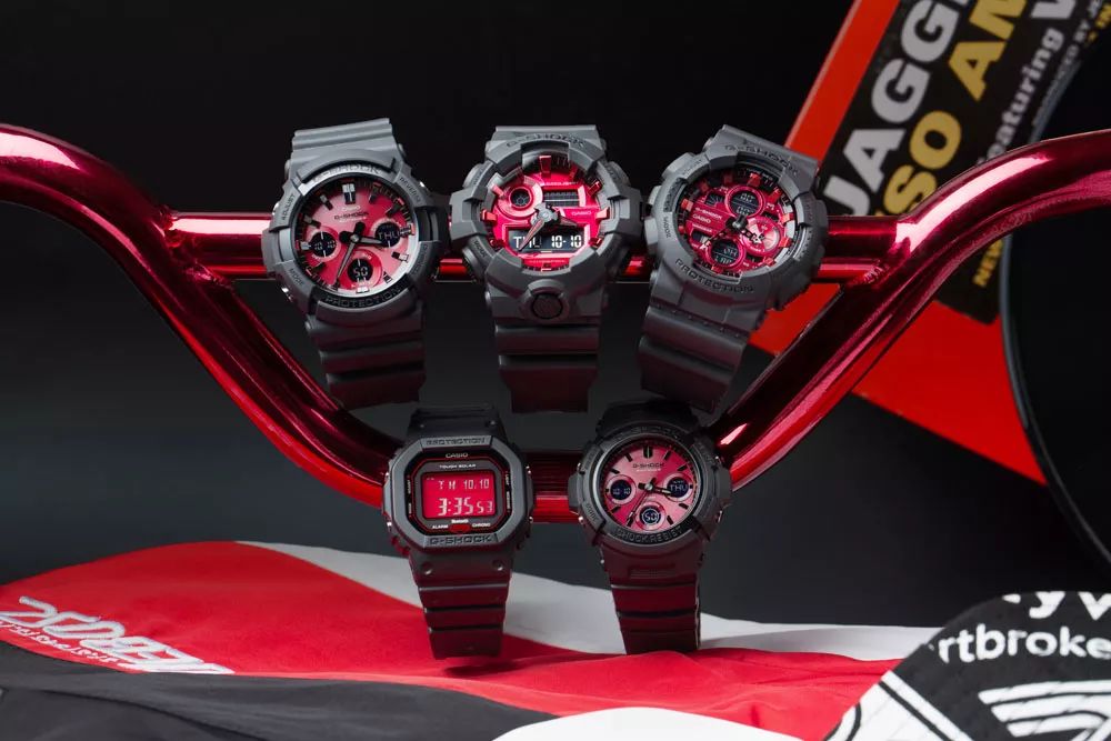 坐拥数千球鞋,满屋潮流玩具!他可能才是国内最潮的明星