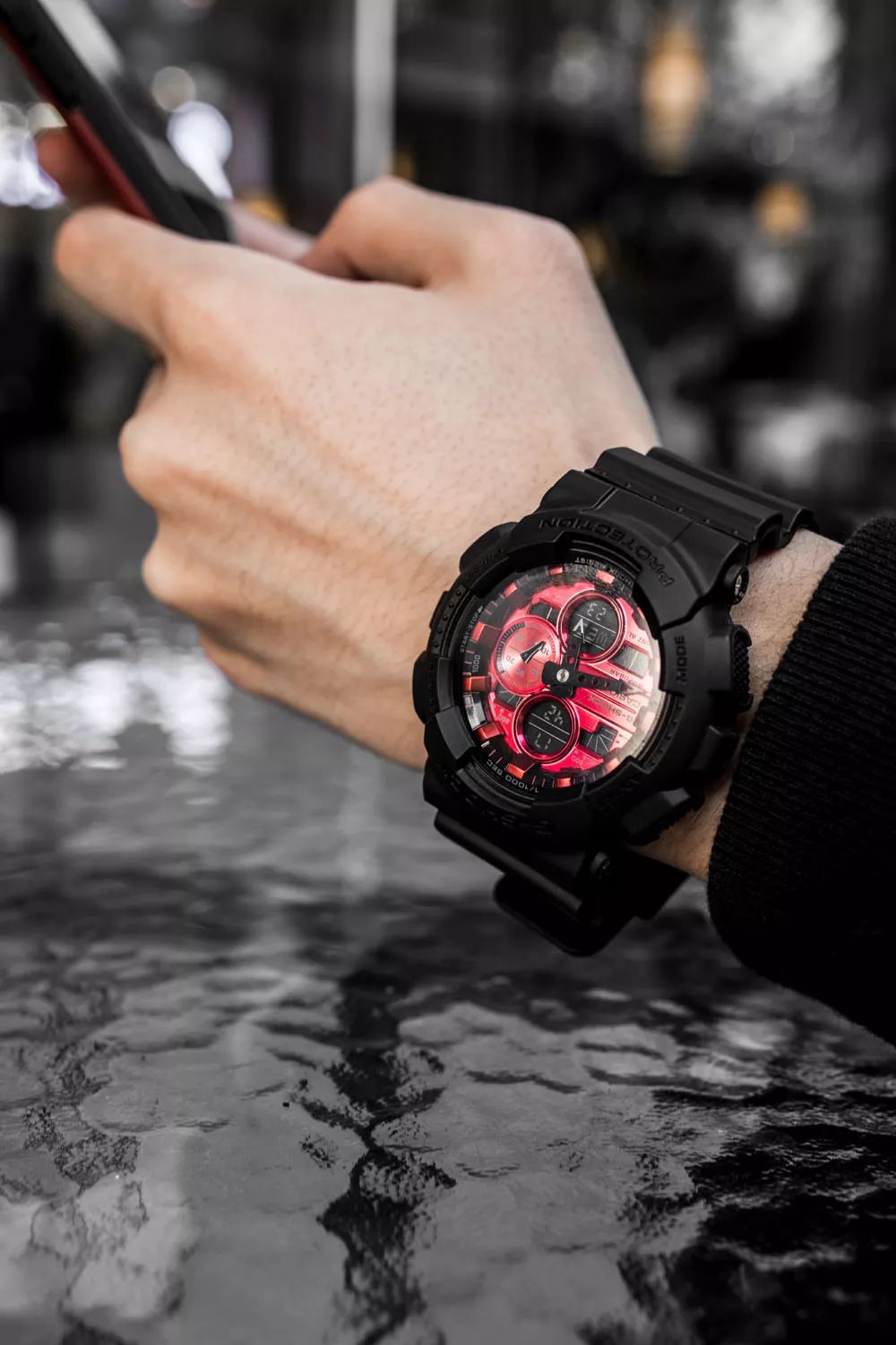 坐拥数千球鞋,满屋潮流玩具!他可能才是国内最潮的明星