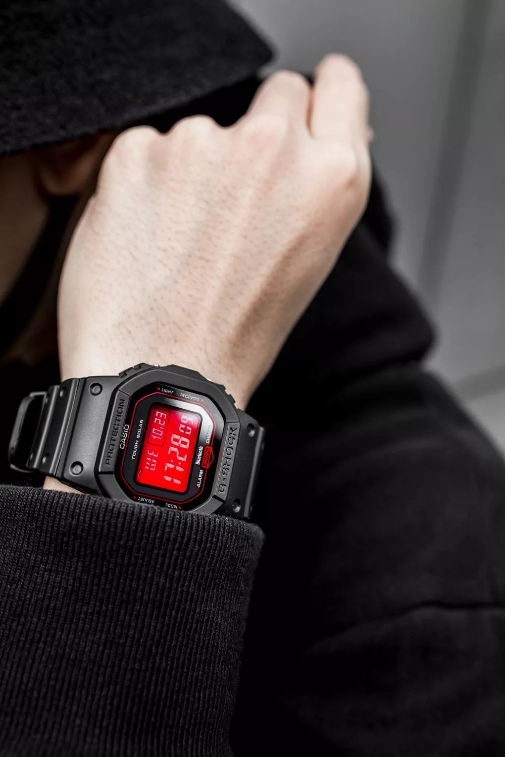 坐拥数千球鞋,满屋潮流玩具!他可能才是国内最潮的明星