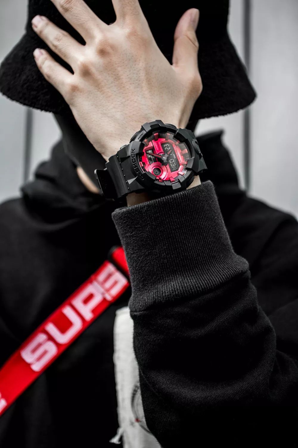 坐拥数千球鞋,满屋潮流玩具!他可能才是国内最潮的明星