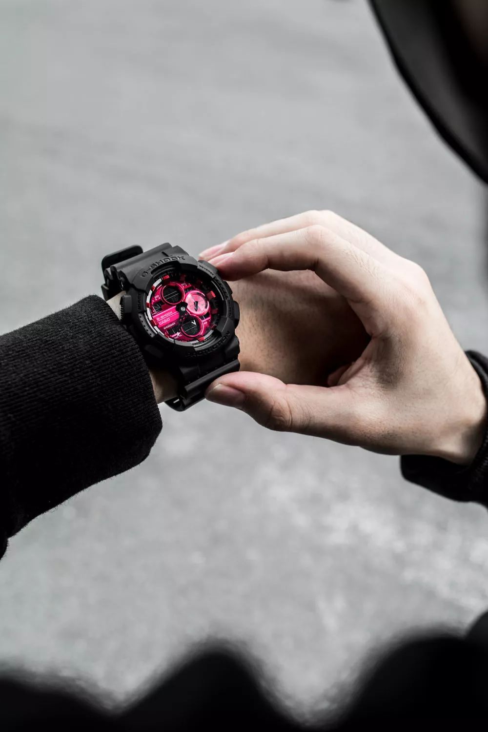 坐拥数千球鞋,满屋潮流玩具!他可能才是国内最潮的明星