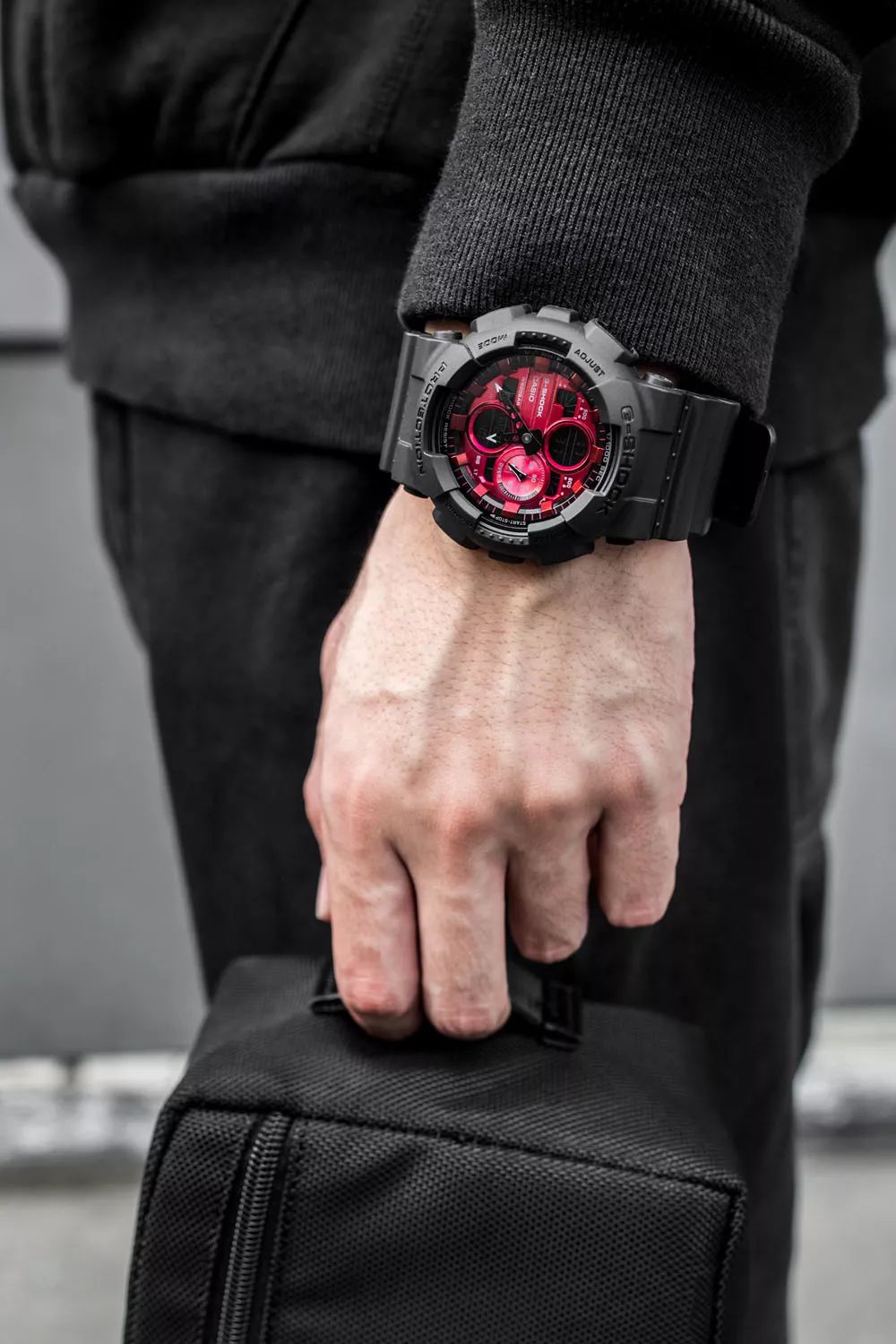 坐拥数千球鞋,满屋潮流玩具!他可能才是国内最潮的明星