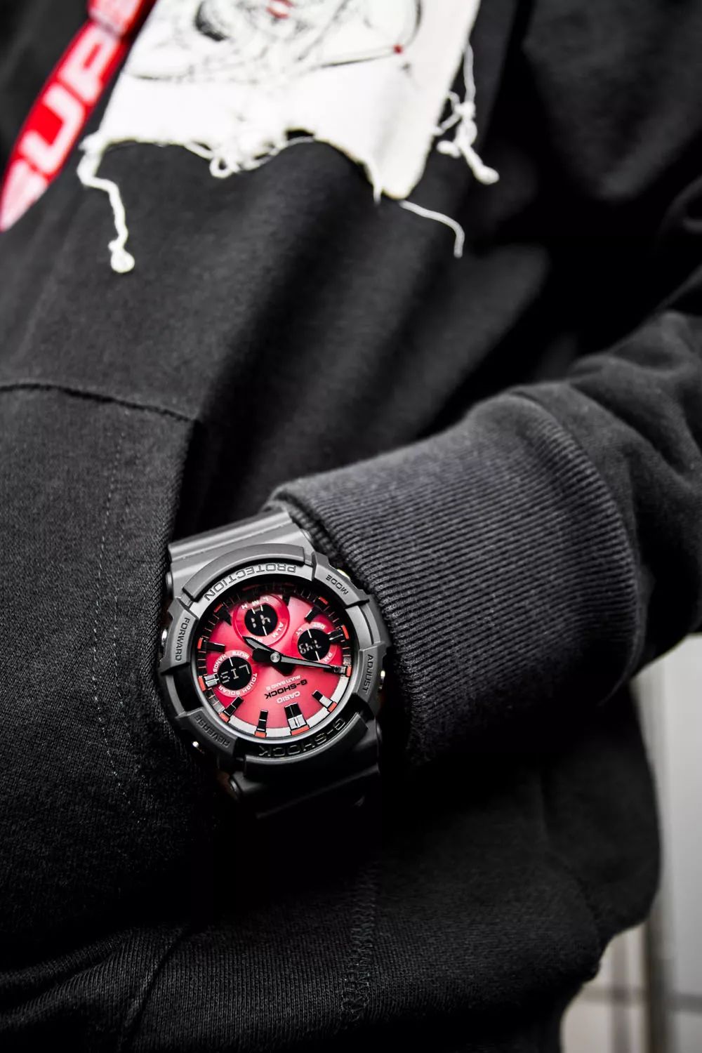 坐拥数千球鞋,满屋潮流玩具!他可能才是国内最潮的明星