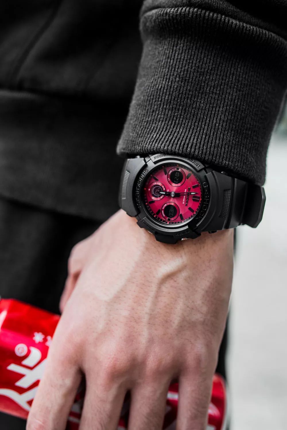 坐拥数千球鞋,满屋潮流玩具!他可能才是国内最潮的明星