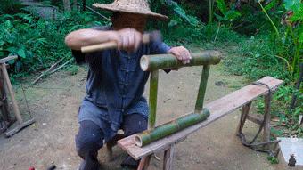 63岁中国大爷靠玩木头火到国外,61岁中国大爷惊呆老外