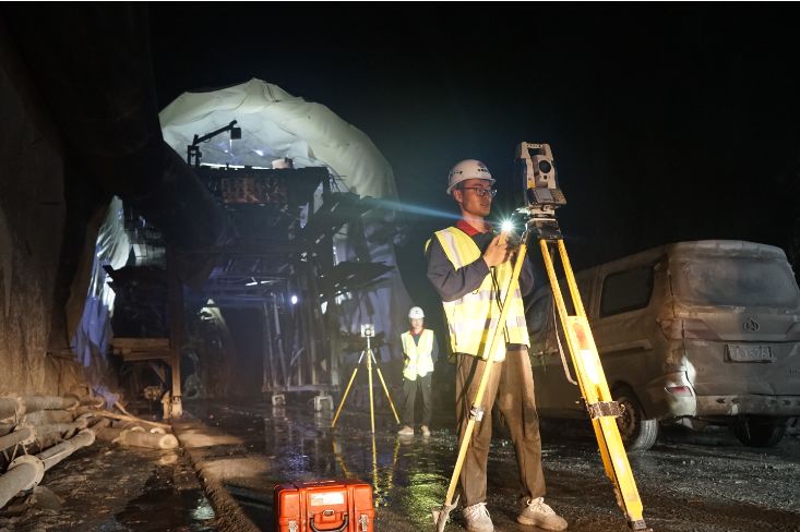 石头像子弹一样射出又像什么,石头像子弹一样又像流星一样