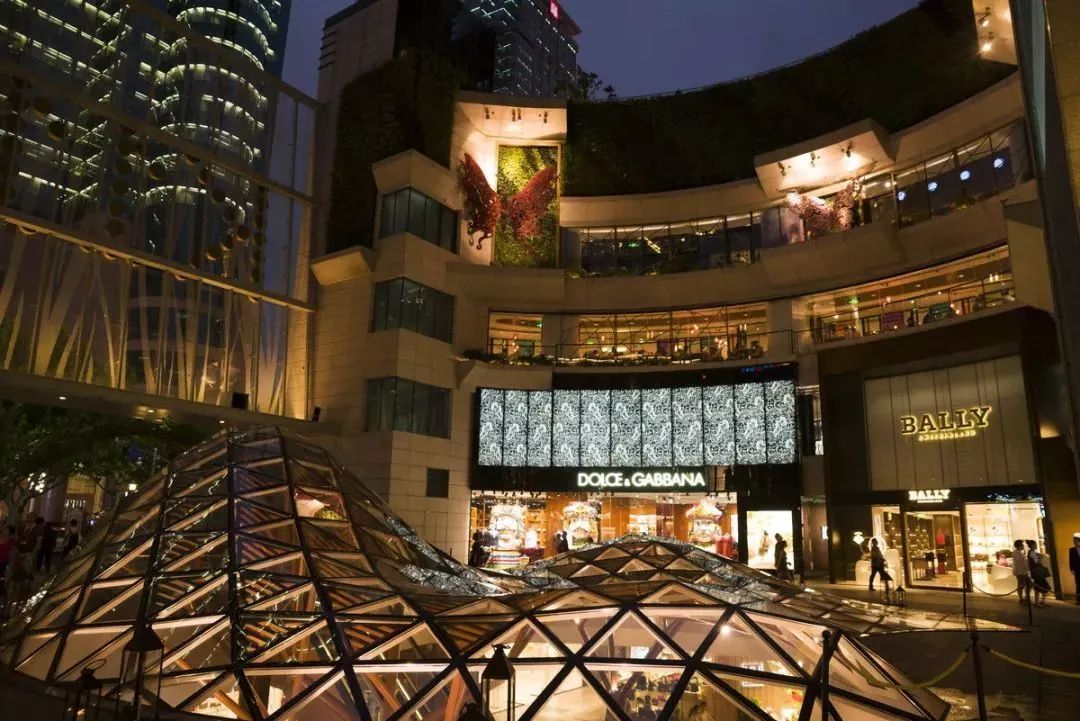 魔都值得一去的地方,感受一下魔都繁华的夜景点