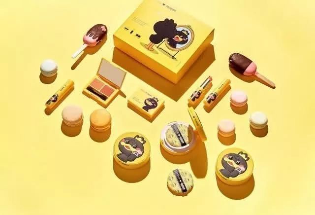 周黑鸭和绝味哪个贵,周黑鸭比绝味鸭脖贵