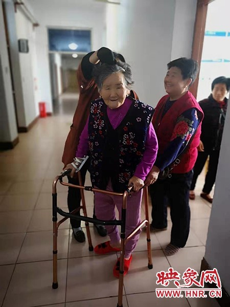 90岁老人大胯骨折微创手术,86岁老人股骨头骨折做手术