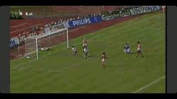 致范-巴斯滕：郁金香的魂，圣西罗的梦，翱翔绿茵的“天鹅王子”