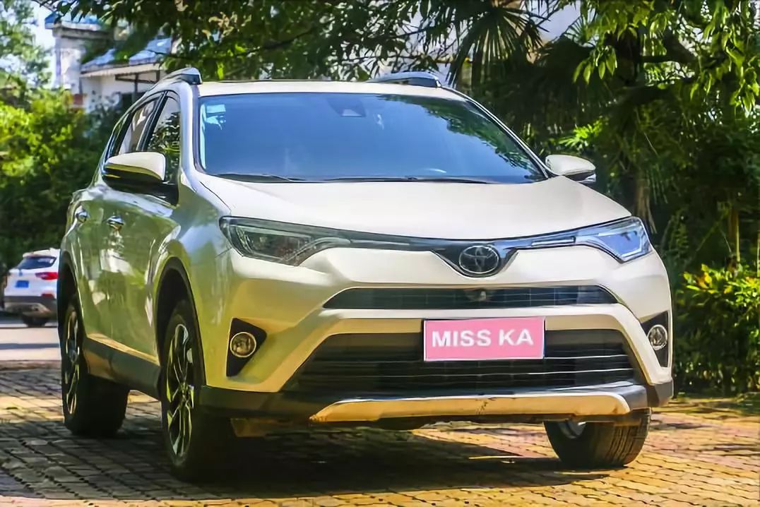 荣放rav42016款油耗,荣放rav42018油耗
