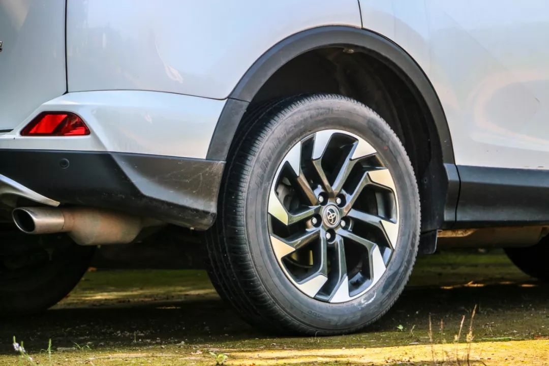 荣放rav42016款油耗,荣放rav42018油耗