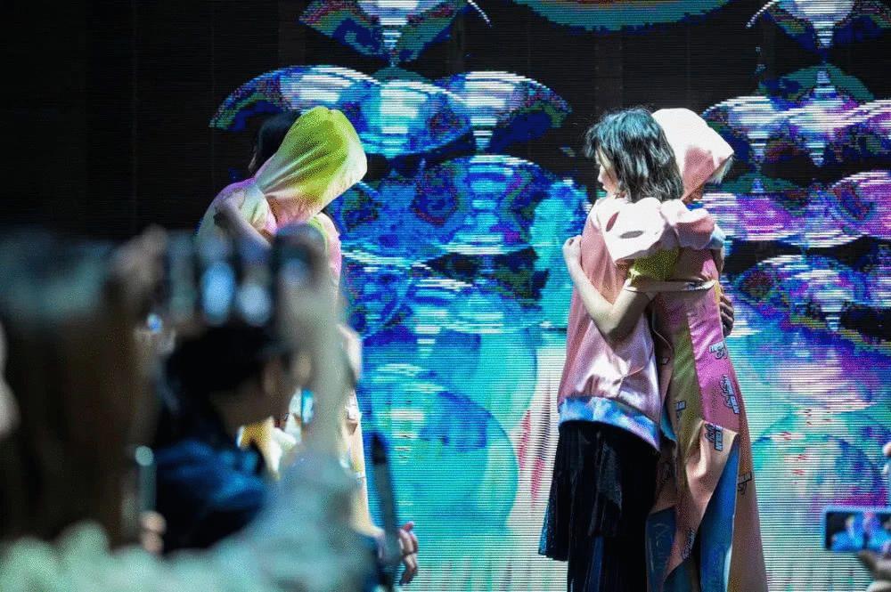 这些品牌推出的跨界潮服，掏空了我的钱包