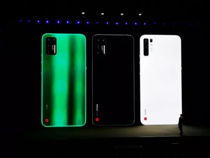 老罗在锤子发布会上做的事,老罗的锤子发布会完整版