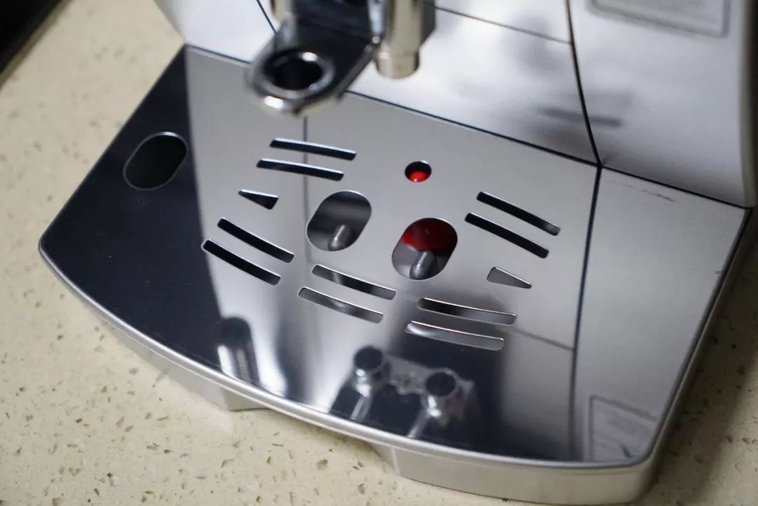 什么牌子的入门意式咖啡机好,德龙一键意式咖啡机推荐
