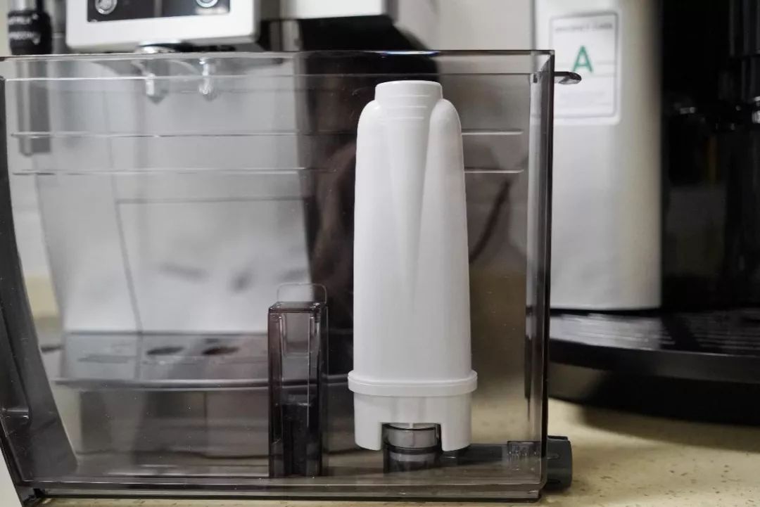 什么牌子的入门意式咖啡机好,德龙一键意式咖啡机推荐