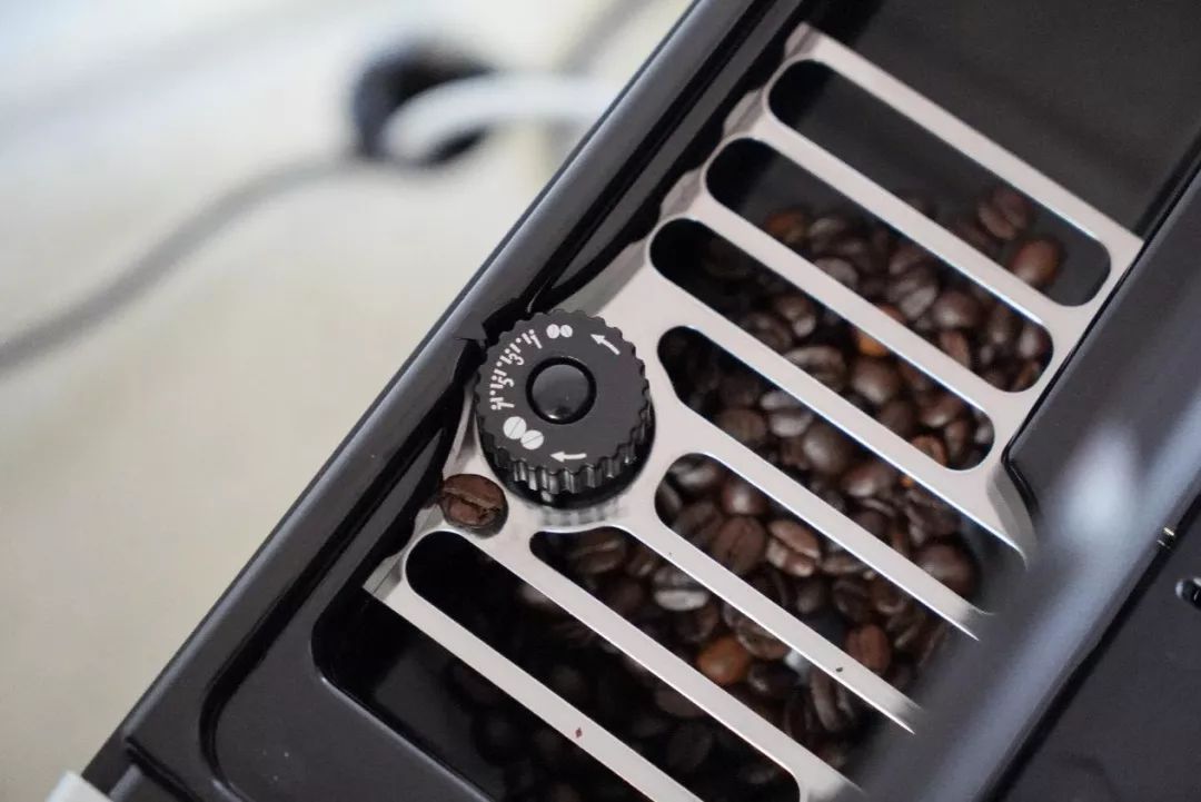 什么牌子的入门意式咖啡机好,德龙一键意式咖啡机推荐