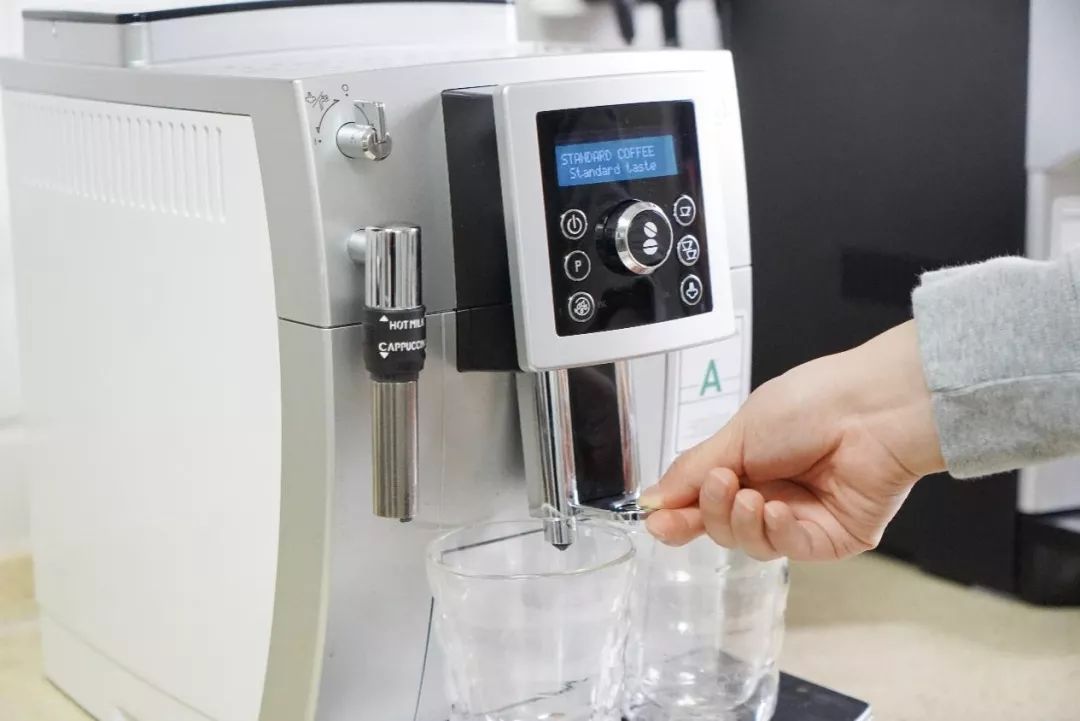 什么牌子的入门意式咖啡机好,德龙一键意式咖啡机推荐