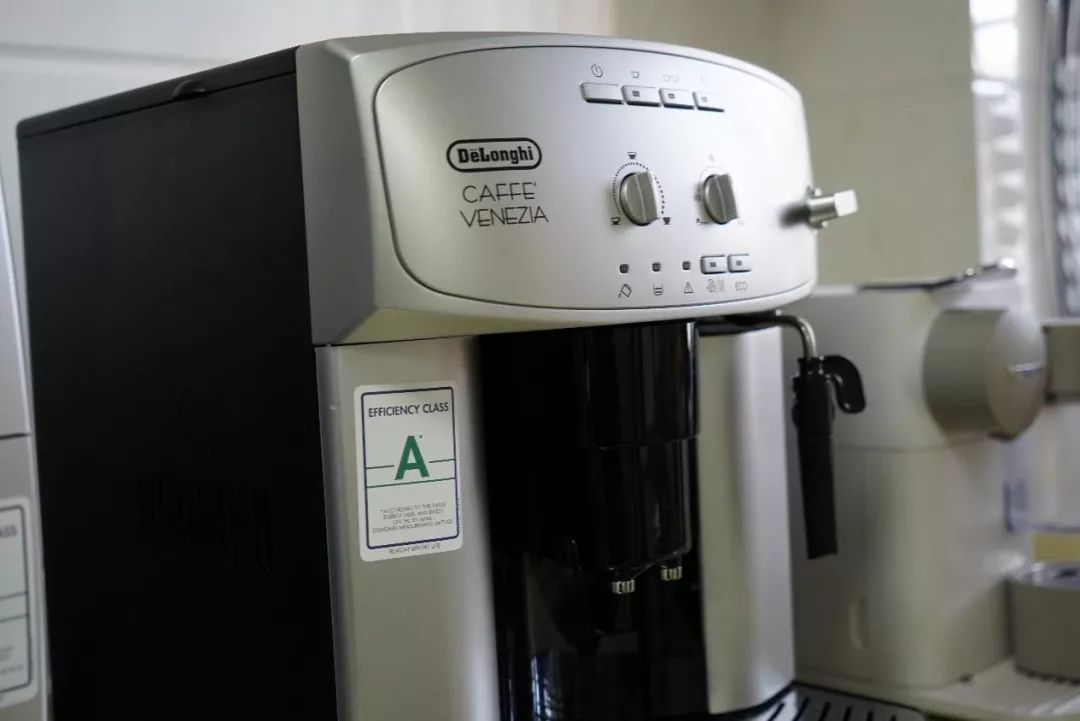 什么牌子的入门意式咖啡机好,德龙一键意式咖啡机推荐