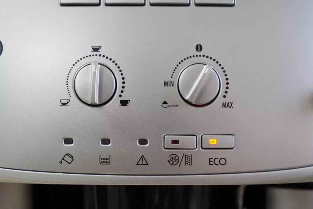 什么牌子的入门意式咖啡机好,德龙一键意式咖啡机推荐