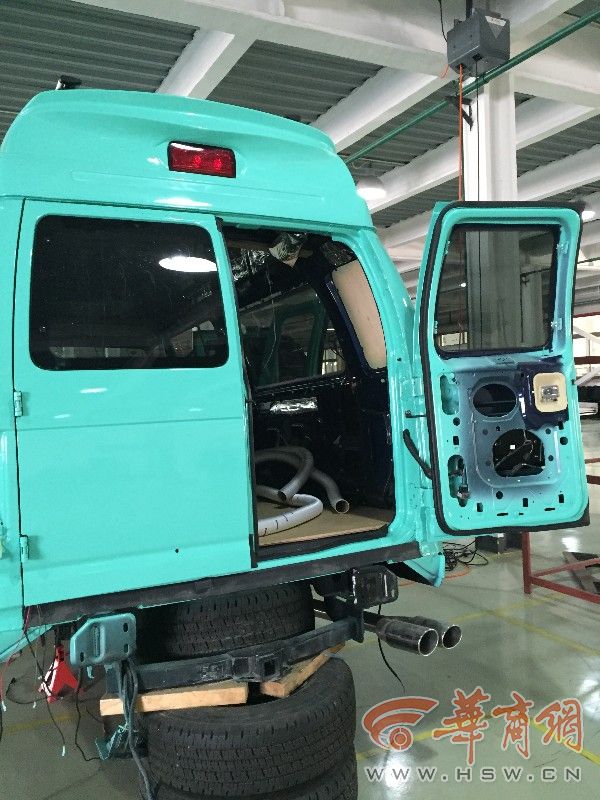 男子花了十几万买了一辆车,男子花了14万买奔驰