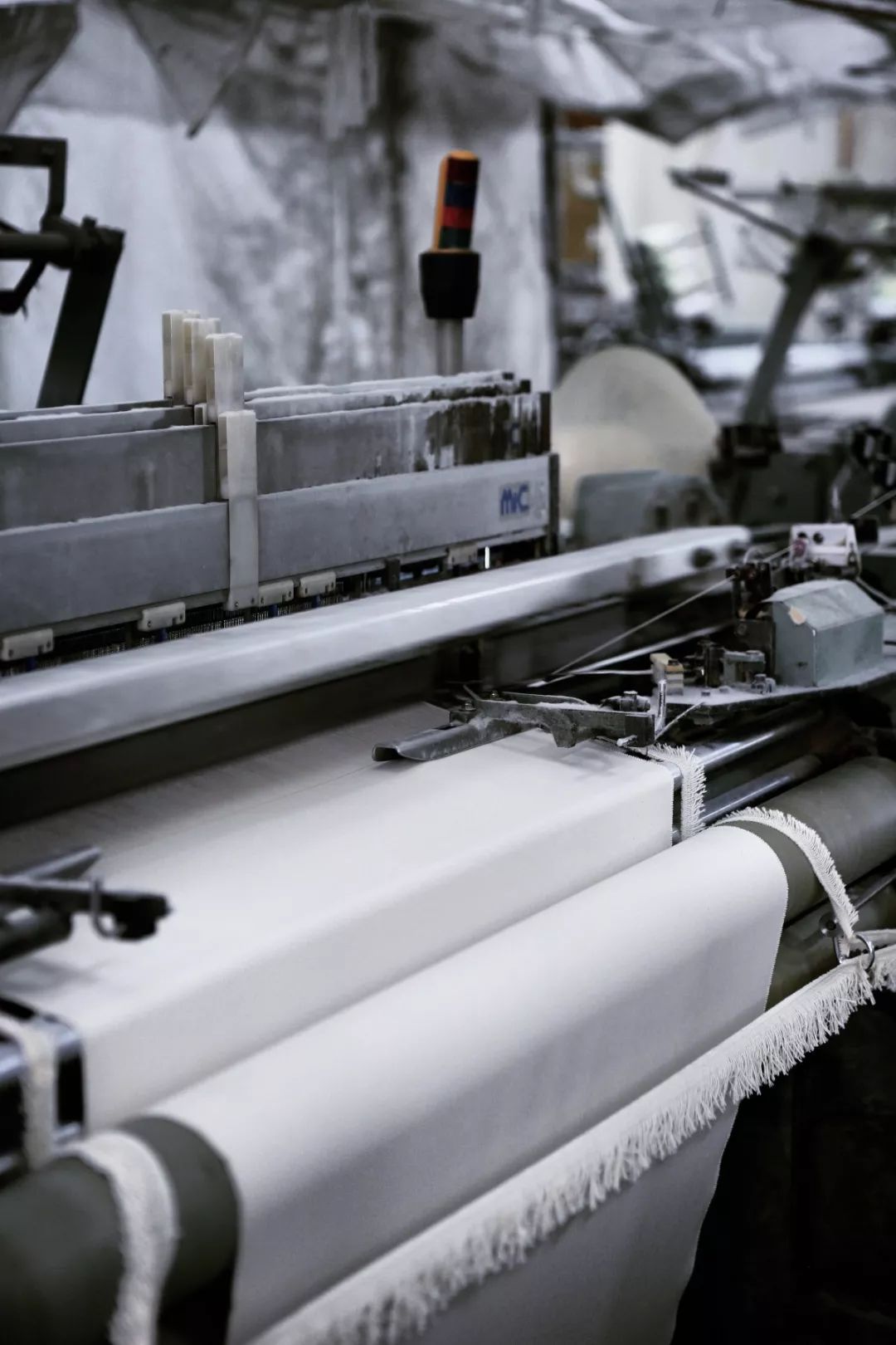 别装了，你的鞋已经出卖了你