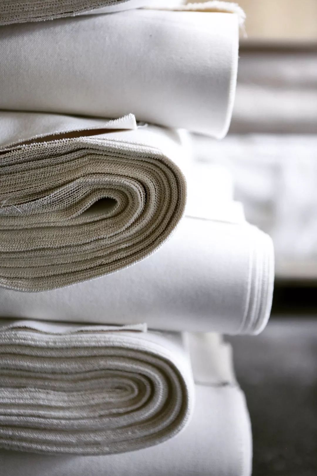 别装了，你的鞋已经出卖了你