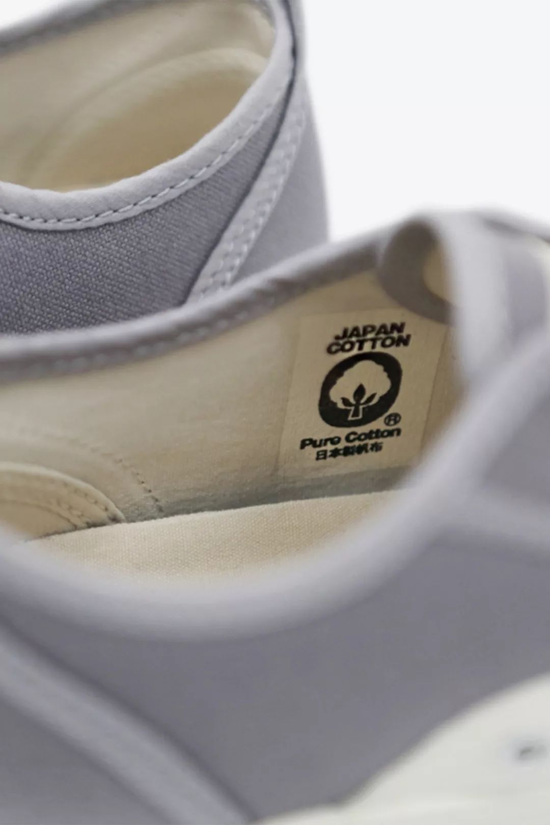 别装了，你的鞋已经出卖了你