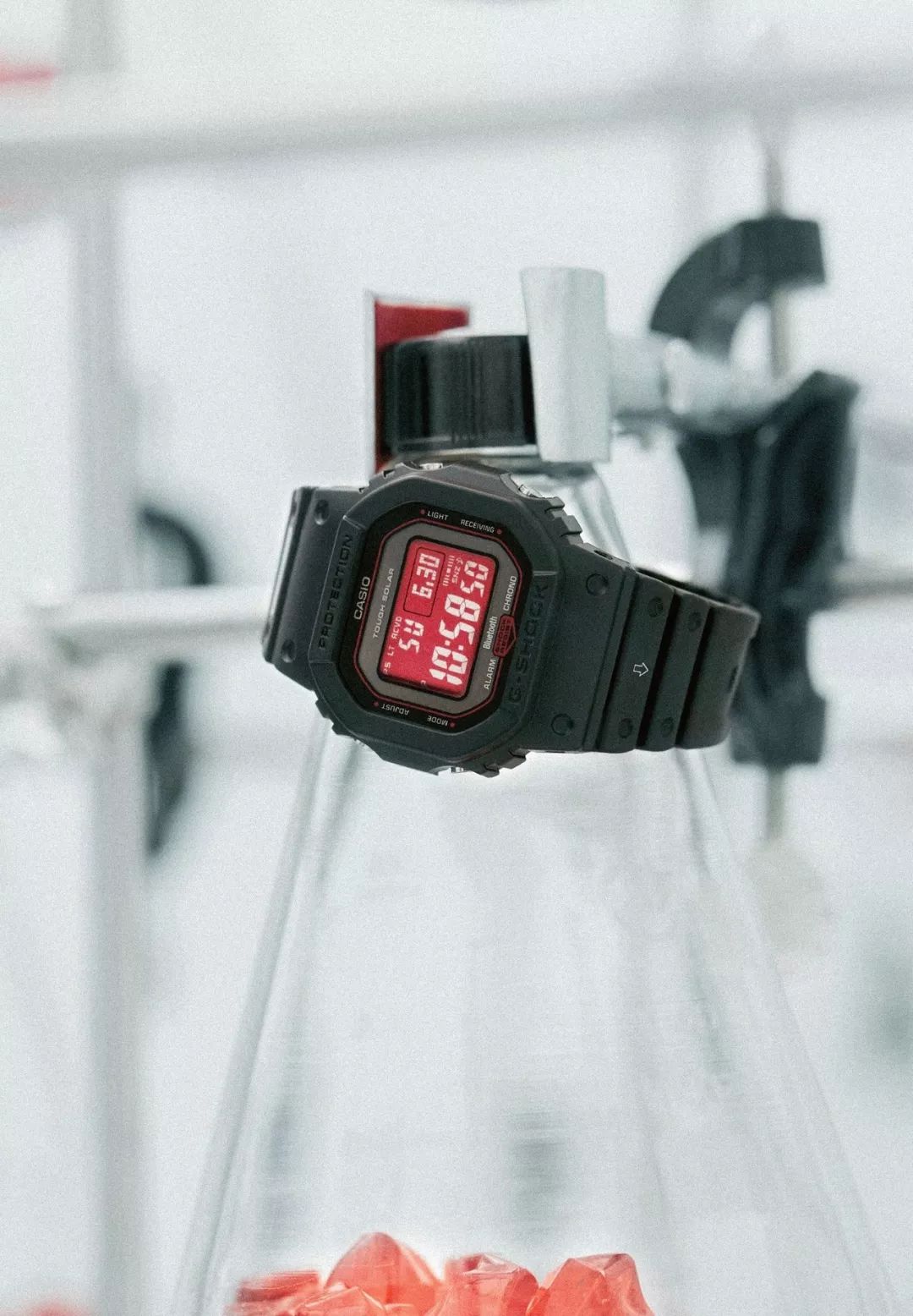 念想了十几年的“血屏”,如今要让你听个科幻故事